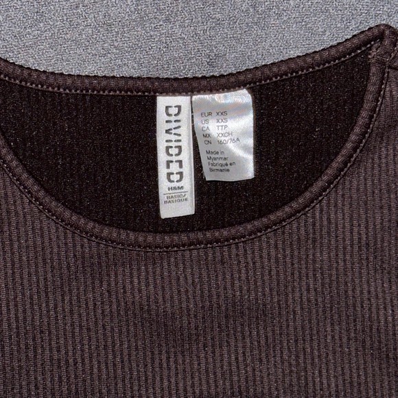 H&M Divided Long Sleeve - Picture 2 of 4
